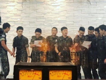 Obati Rindu Fans, Muncul Foto Baru Yoon Jisung-Xiumin Hingga Onew Cs Kumpul Bersama