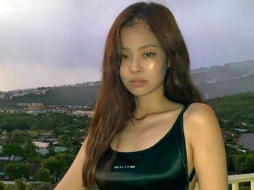 Sambil Pakai Busana Renang, Jennie Bikin Heboh Pamer Tato Baru di Lengan 
