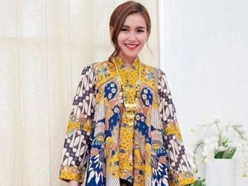 Ayu Ting Ting Tampil Cantik Jadi Bridesmaid Tania Nadira, Hashtag 'Sensitif' Ini Curi Perhatian