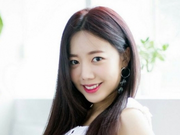 Namjoo A Pink Umbar Pundak Mulus di Event CelebTV, Netter Sayangkan Soal Oplas