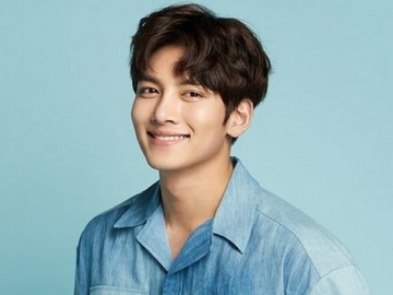 Wajah Terlalu Tampan Saat Kunjungi Vietnam, Ji Chang Wook Bikin Fans Klepek-Klepek