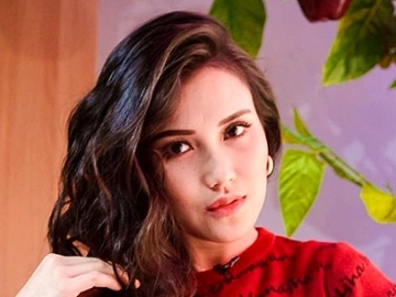 Ayu Ting Ting ‘Serang’ Netizen dengan Foto Selfie Minim Make Up, Sontak Dipuji Setinggi Langit