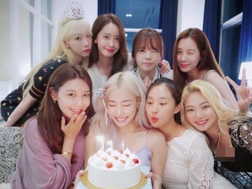 SNSD Kompak Berkumpul di Acara Ulang Tahun Tiffany, Netter: Aku Pikir Ada 9 Member