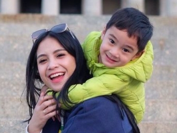 Jakarta Padam, Nagita Slavina dan Rafathar 'Ngungsi' ke Singapura Bikin Hati 'Ngenes'