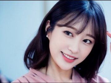 Tampil Seksi Pamer Belahan Dada di Majalah, Hani EXID Sukses Bikin Netter Pangling