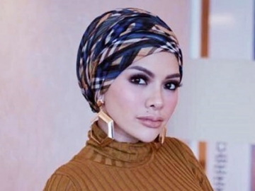 Nikita Mirzani ‘Unjuk Gigi’ Pamer Aksi Lepas Tangan Saat Setir Moge, Netter: Wanita Gagah