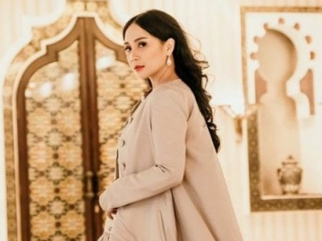 Cuma Naik Angkutan Umum, Nagita Slavina Pakai Baju Seharga Motor