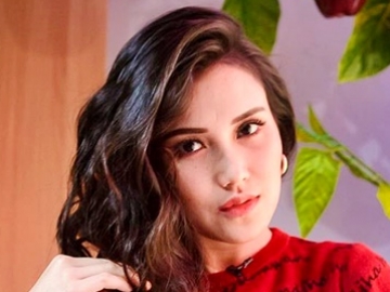 Unjuk Kebolehan Bergoyang Saat Pakai Daster, Ayu Ting Ting Bikin Adem