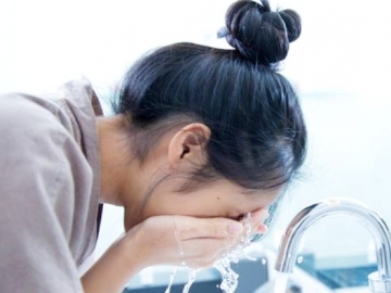 Jangan Sampai Lupa, 7 Hal Ini Jadi Alasan Wajib Cuci Muka Sebelum Tidur
