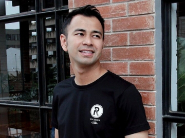 Raffi Ahmad Sok ‘Kegantengan’ Bareng 2 Wanita Cantik di Pernikahan Roger-Cut Kok Malah Dibela?
