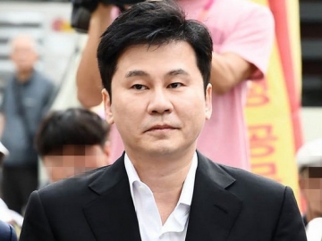 Diserbu Wartawan, Foto Yang Hyun Suk Nyundul Kamera Saat Keluar Kantor Polisi Bikin Ngakak