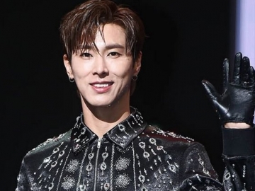 Biasa Dipuji, Penampilan Yunho Pakai Kemeja Putih di Bandara Malah Tuai Komentar Nyinyir