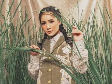 Gigi Kenakan Busana Terbuka Seraya Berdekatan dengan Pria Lain, Pujian Tetap Mengalir Deras?