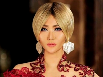  Pamer Keringat Saat Yoga, Inul Daratista Buat Netter Meleleh