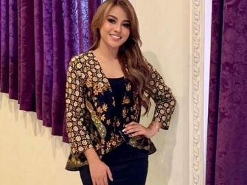  Pakai Batik Seksi, Aurel Hermansyah Banjir Pujian Netter