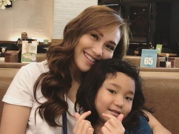 Bilqis Lahap Santap Makanan, Ayu Ting Ting Justru Pamer Ekspresi 'Judes' Bikin 'Geram'