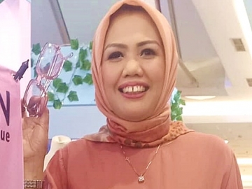  Ely Sugigi Mantap Tidak Akan Buka Hijab Lagi Jika 'Kepepet'
