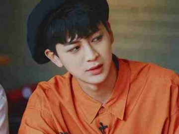 Rayakan 4 Tahun Debut iKON, Yunhyeong Malah Bikin Heboh Tak Sengaja Acungkan Jari Tengah