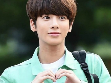 Jadi Member Paling Pendek di TXT, Lucunya Taehyun Ngambek Rahasianya Saat Pemotretan Terbongkar