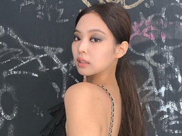 Bikin Heboh, Jennie BLACKPINK Tunjukan Bakat Main Gitar Perdana di Depan Fans