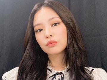 Unggah Foto Tiduran Cantik di Kasur Hingga Pamer Paha Mulus, Pesona Jennie Sukses Fans Klepek-Klepek