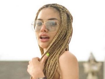 Nikita Mirzani Tawarkan Dada Ayam, 'Benjolan' Ini Malah Curi Perhatian