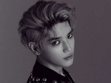 Pakai Sarung dari Indonesia saat Tiba di Korea, Gaya Taeyong NCT 127 Sontak Jadi Sorotan