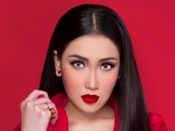 Bikin Khawatir, Pelipis Ayu Ting Ting Lebam Usai Tak Sengaja ‘Adu Kepala’