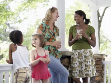 8 Hal Ini Wajib Dilakukan Demi Dapatkan Perlakuan Manis Tetangga Rumah, Apa?