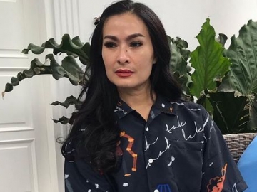   Iis Dahlia Kehilangan Uang Sebesar Rp 235 Juta di London