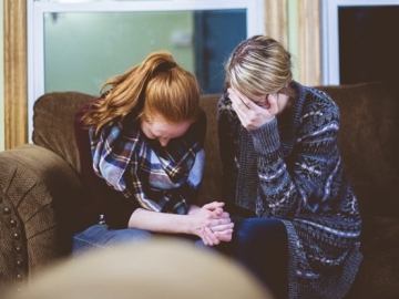 Jangan Salah Bicara, 8 Kalimat Ini yang Harus Diucapkan untuk Orang Berduka