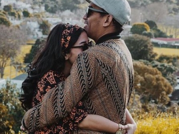  Perut Buncit Mutia Ayu Istri Glenn Fredly Disorot Netter, Hamil Berapa Bulan?