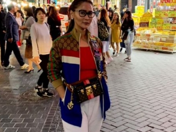  Tulis Tentang Kesempurnaan, Pose Yoga Inul Daratista Buat Ngilu