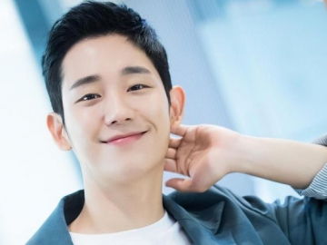 Visual Adik Tuai Sorotan Saat Tampil di TV, Netter Sepakat Tuding Jung Hae In Oplas