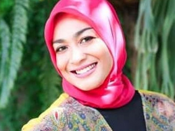   Bobot Tubuh Pernah 150 Kg, Dewi Hughes Bagi Tips Diet Kenyang