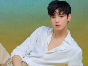 Unggah Foto Sambil Ngewe, Gantengnya Cha Eun Woo Sudah Bikin Fans Klepek-Klepek