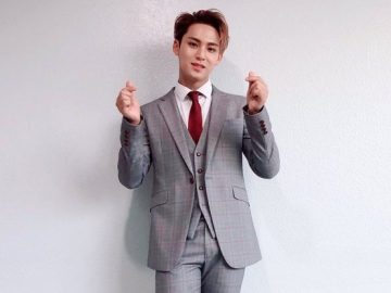 Hari Terakhir Jadi MC 'Inkigayo', Manisnya Mingyu Seventeen Beri Bingkisan Untuk Fans