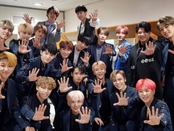 13 Member Seventeen Kirim Karangan Bunga Ucapan Selamat di Konser SuJu, Netter: Ah Manis Sekali