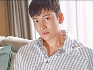 Unggah Video BTS Pemotretan Majalah, Visual Ji Chang Wook Tanpa Editing Bikin Fans Meleleh