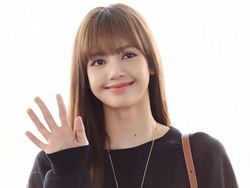 Gelang Hingga Tas, Lisa BLACKPINK Dapat Kado Mewah Dari Fanboy