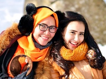 Ibunda Ayu Ting Ting Cuma Ingatkan Putrinya Sarapan, Malah Disebut Pamer ‘Terselubung’