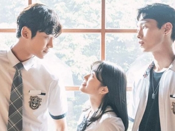 Rowoon SF9 dan Lee Jae Wook Asyik Goda Kim Hye Yoon Di balik Layar 'Extraordinary You'