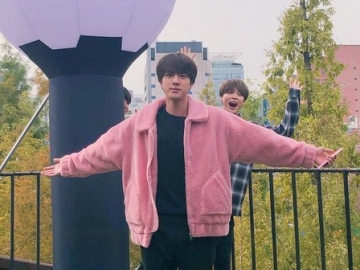 3 Member BTS Ini Santai Goda Jin Yang Sedang Asyik Foto, Sampai Bikin Kesal