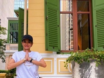 Nikita Mirzani Gandengan Mesra dengan Bule Tampan, Kolom Komentar Ramai Dukungan