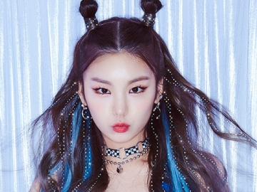 Unggah Foto Cantik Tanpa Make Up, Gaya Lompat Yeji ITZY Malah Tuai Sorotan Netter