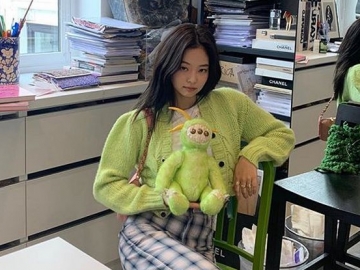 Seksinya Jennie Pamer Belahan Dada, Fans: Awalnya Sakit Kepala Langsung Sembuh