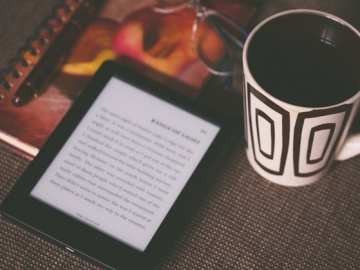 Dijamin Legal, 7 Aplikasi Baca Buku Lewat Ponsel Ini Bakal Temani Saat Bosan