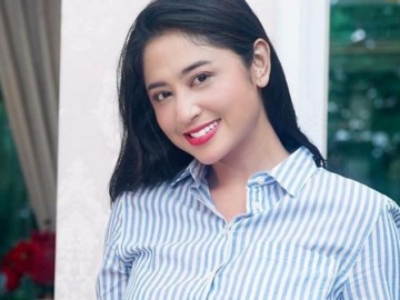 Ajak Liburan, Dewi Persik Ingin Ibunda Tak Sedih Lagi