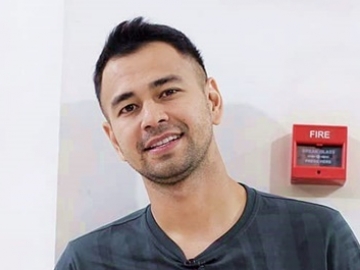 Raffi Ahmad ‘Dikepung’ Warga Madura Saat Sambangi Kampung Halaman Mantan Asisten Pribadi