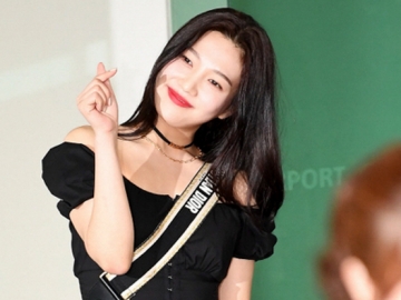  Sudah Dandan Cantik dan Tampil Gaya, Fans Malah Ngakak Lihat Joy Kesulitan Nahan Tawa Saat Pose